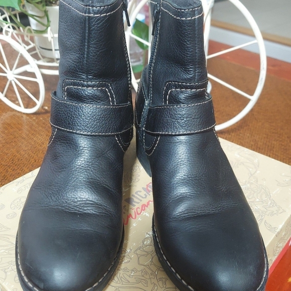 boots - Picture 3 of 3